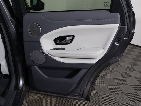 Used 2016 Land Rover Range Rover Evoque SE Premium image 28
