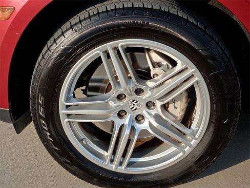 Used 2015 Porsche Macan S image 8