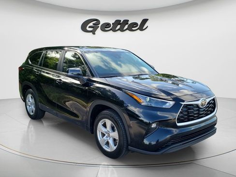 Certified 2023 Toyota Highlander LE FWD image 3