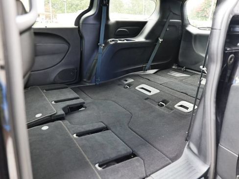 Used 2025 Chrysler Pacifica Select FWD image 22