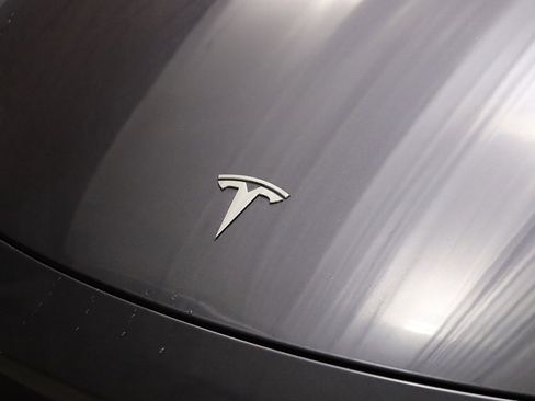 Used 2021 Tesla Model Y Long Range image 13