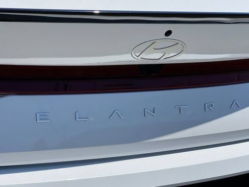 Certified 2025 Hyundai Elantra Sport FWD image 33