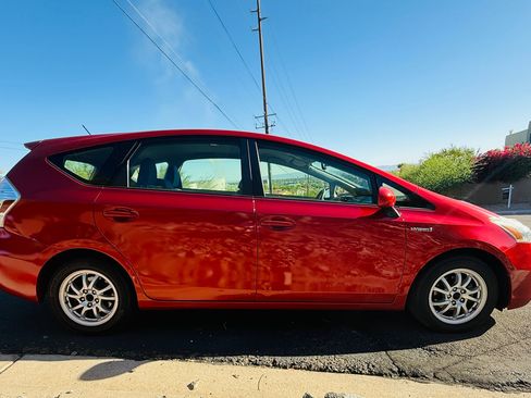 Used 2012 Toyota Prius V Two image 7