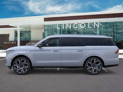 New 2026 Lincoln Navigator L Reserve AWD/4WD image 3