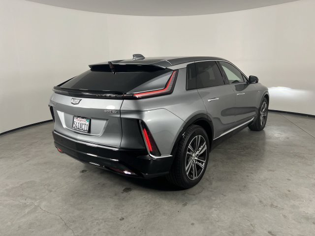 Used 2026 Cadillac Lyriq Luxury AWD/4WD image 8