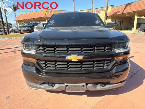 Used 2018 Chevrolet Silverado 1500 Custom image 3