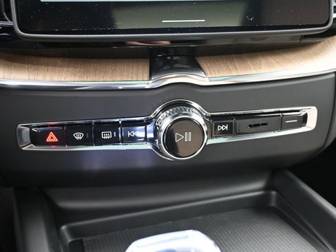 New 2026 Volvo XC60 B5 Plus w/ Climate Package AWD/4WD image 16