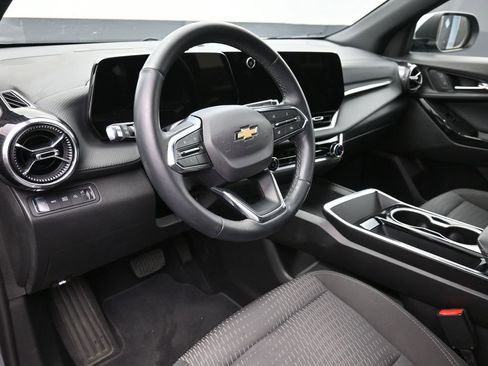 Used 2025 Chevrolet Equinox LT image 18