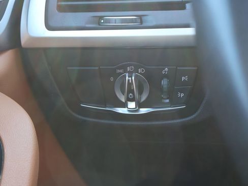 New 2026 Volkswagen Taos SE image 53