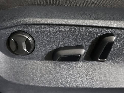 Used 2023 Volkswagen Tiguan SE R-Line image 34