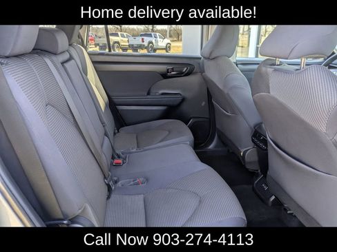 Used 2023 Toyota Highlander L image 29