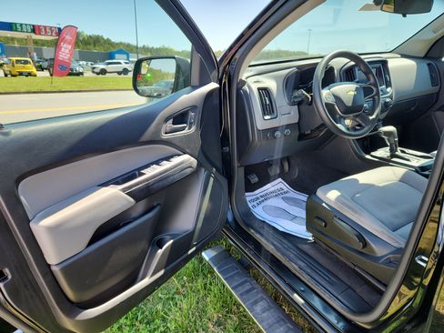 Used 2020 Chevrolet Colorado W/T w/ WT Convenience Package AWD/4WD image 8