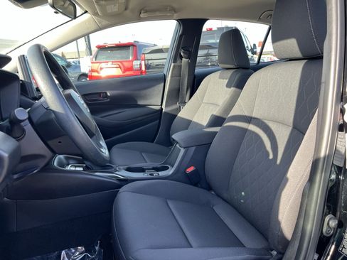 Used 2025 Toyota Corolla LE image 13