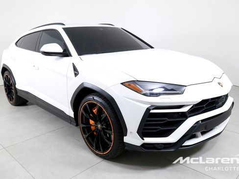 Used 2022 Lamborghini Urus AWD/4WD image 3