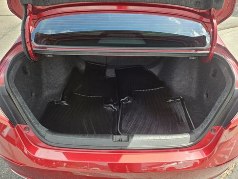 Used 2018 Honda Accord Touring image 17