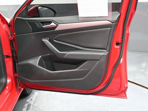 Used 2019 Volkswagen Jetta SE w/ Cold Weather Package image 36