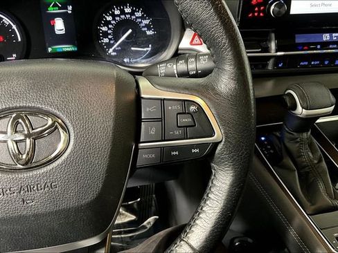 Used 2021 Toyota Sienna XLE image 19