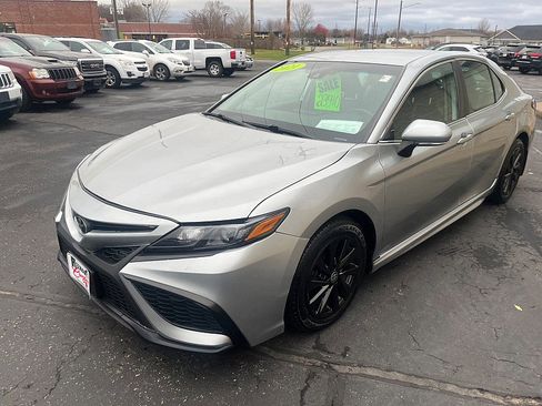 Used 2021 Toyota Camry SE image 8