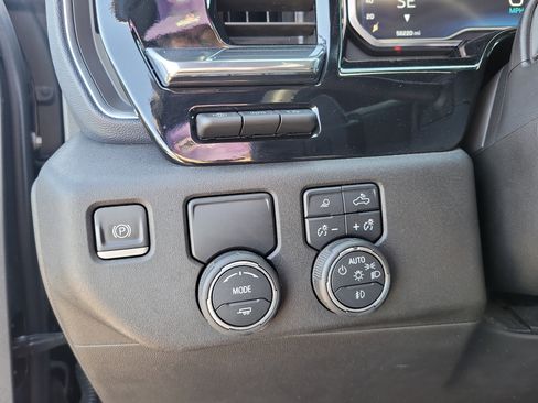 Used 2023 Chevrolet Silverado 1500 High Country w/ Technology Package image 30