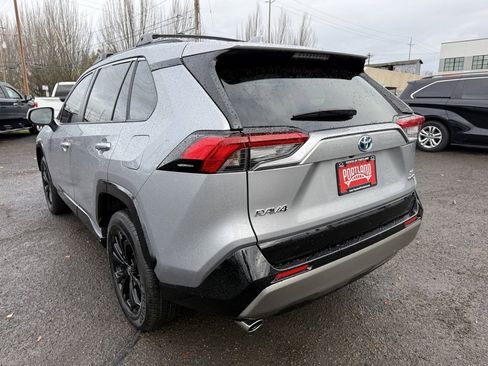 Used 2023 Toyota RAV4 SE image 6