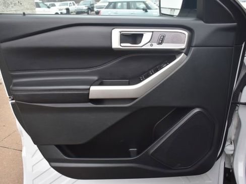 Used 2023 Ford Explorer Limited image 14