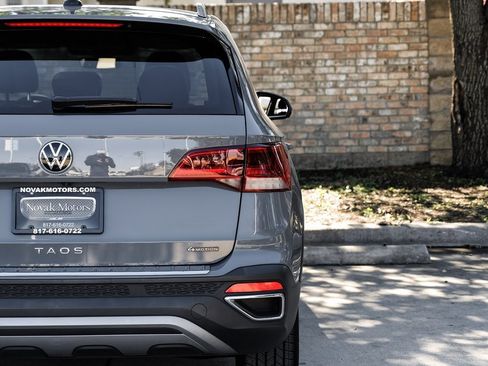 Used 2023 Volkswagen Taos SE image 60
