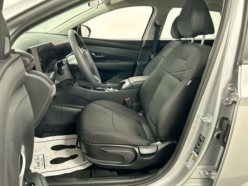 Used 2025 Hyundai Tucson SE image 9