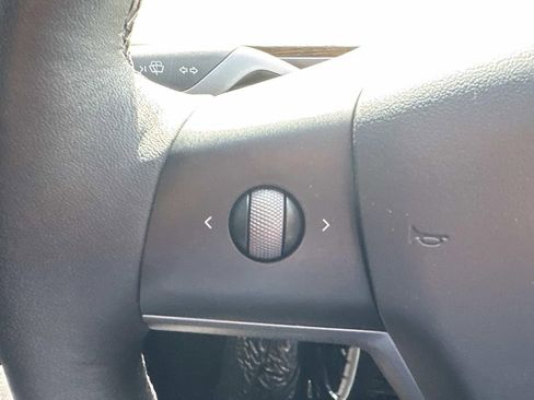 Used 2023 Tesla Model Y Long Range image 17