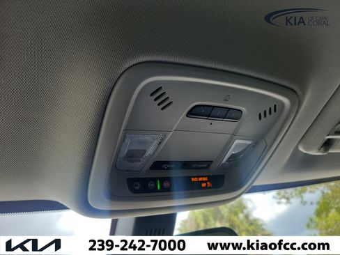 Used 2021 Chevrolet Traverse LT FWD image 32