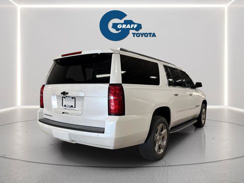 Used 2018 Chevrolet Suburban LT w/ Luxury Package AWD/4WD image 7