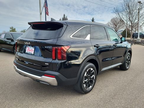 Used 2024 Kia Sorento S image 3