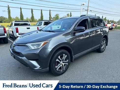 Used 2016 Toyota RAV4 LE AWD/4WD image 18