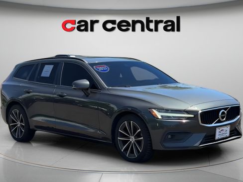 Used 2021 Volvo V60 T5 Momentum FWD image 7