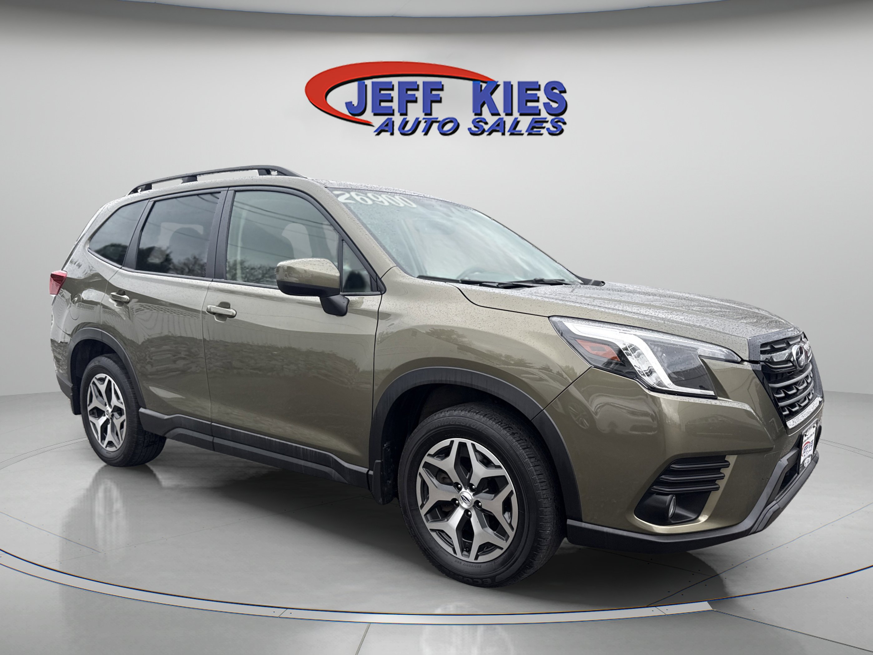 Used 2023 Subaru Forester Premium AWD/4WD image 3