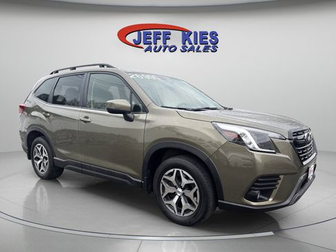 Used 2023 Subaru Forester Premium AWD/4WD image 3