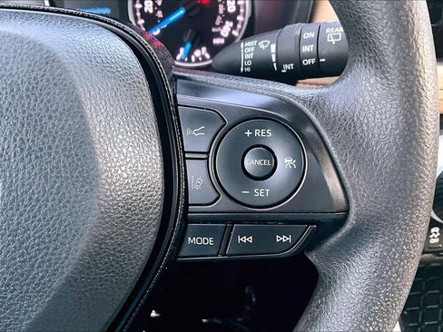 Used 2021 Toyota RAV4 XLE image 18