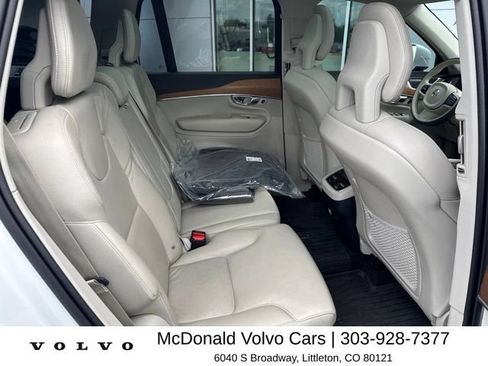 Used 2021 Volvo XC90 T6 Momentum w/ Climate Package AWD/4WD image 12