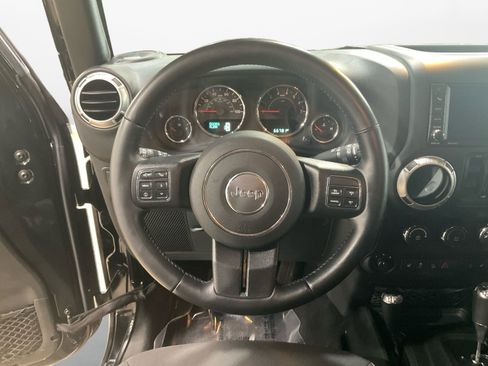 Used 2017 Jeep Wrangler Unlimited Rubicon w/ Cold Weather Group image 12