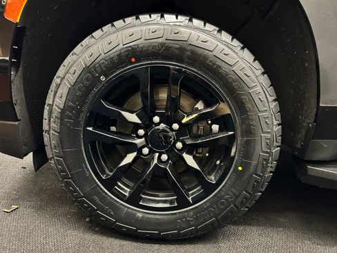 Used 2022 Chevrolet Suburban LT image 12