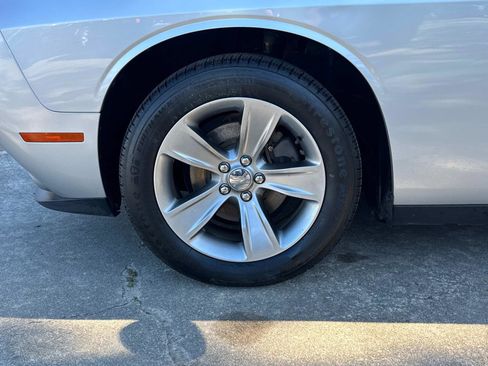 Used 2019 Dodge Challenger SXT image 10
