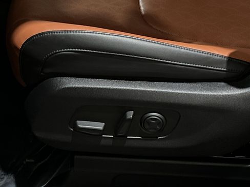 Used 2024 Kia Carnival SX FWD image 19