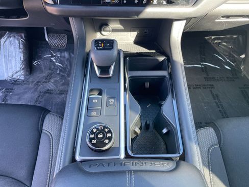 Used 2025 Nissan Pathfinder SV image 43