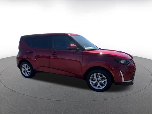 Used 2025 Kia Soul LX w/ LX Technology Package FWD image 2