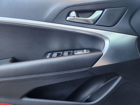 Used 2022 Genesis G70 2.0T image 22