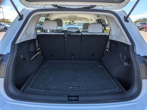 Used 2021 Volkswagen Tiguan SE image 31