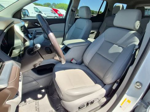 Used 2021 GMC Acadia SLT w/ Technology Package FWD image 14