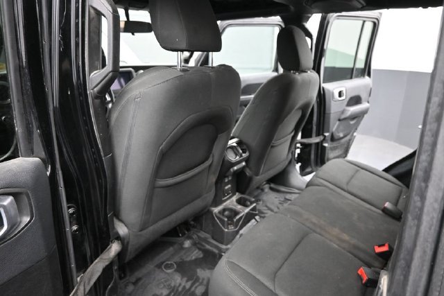 Used 2018 Jeep Wrangler Unlimited Sahara w/ Safety Group AWD/4WD image 13