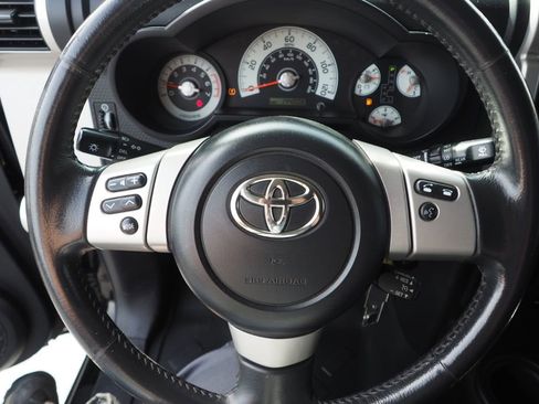 Used 2014 Toyota FJ Cruiser 4WD w/ Upgrade Package image 32