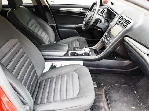 Used 2018 Ford Fusion SE w/ Fusion SE Technology Package image 27