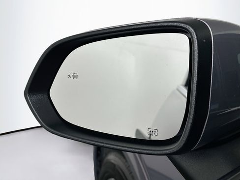 Used 2024 Chevrolet Equinox EV LT image 16